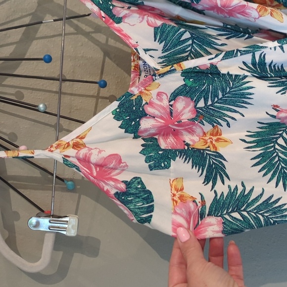 Arizona Hawaii Floral Romper Wrap Dress Size Small - Picture 6 of 7